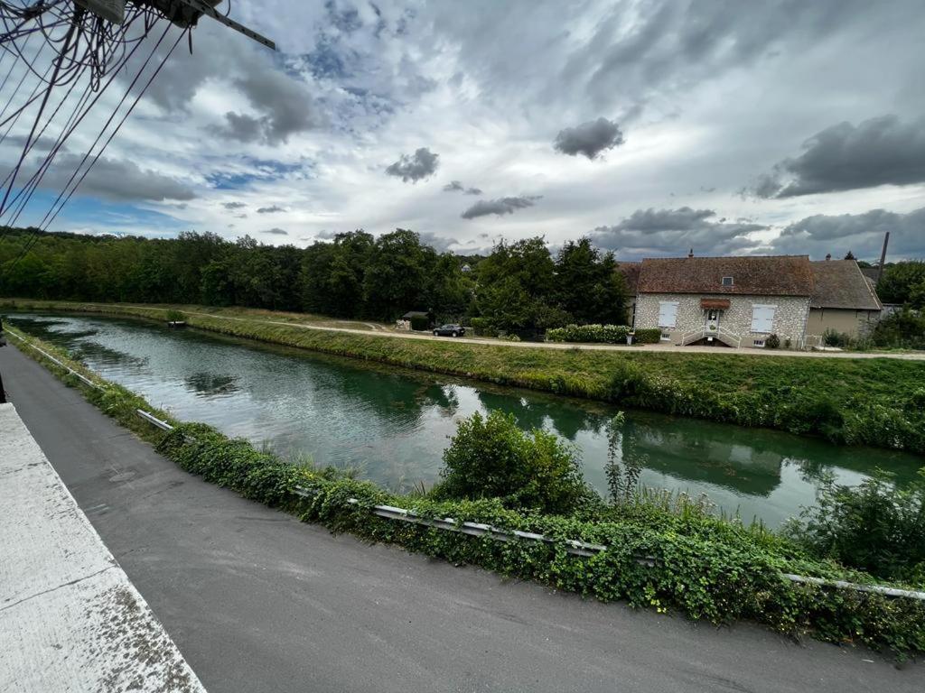 F2+ Au Bord De L'Eau Apartamento Moret-sur-Loing Exterior foto